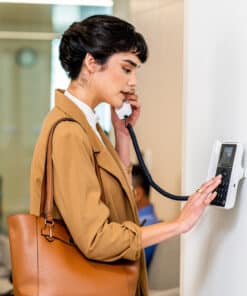 HP Poly Edge E100 IP-telefoon met PoE-ondersteuning - Afbeelding 3