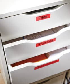 DYMO originele D1 labels | Zwarte Tekst op Rood Label | 19 mm x 7 m | zelfklevende etiketten voor de LabelManager labelmaker | gemaakt in Europa - Afbeelding 2