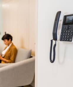 HP Poly Edge E100 IP-telefoon met PoE-ondersteuning - Afbeelding 4