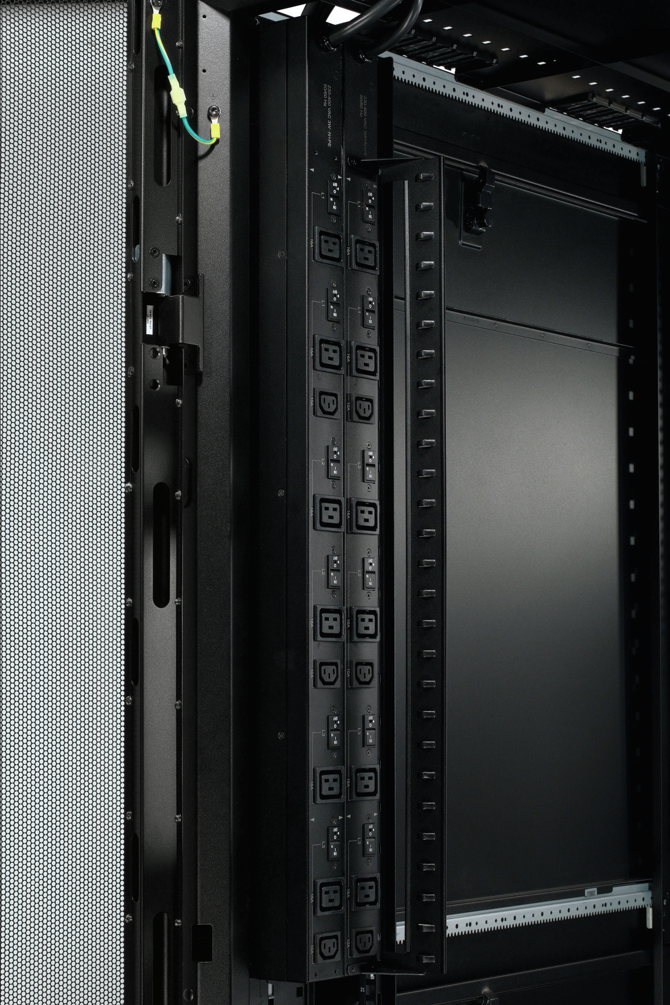 APC Rack PDU, Basic, ZeroU, 32A, 400V, (3x) C13 & (6x) C19, IEC 309 32A 3Fase stekker - Afbeelding 5
