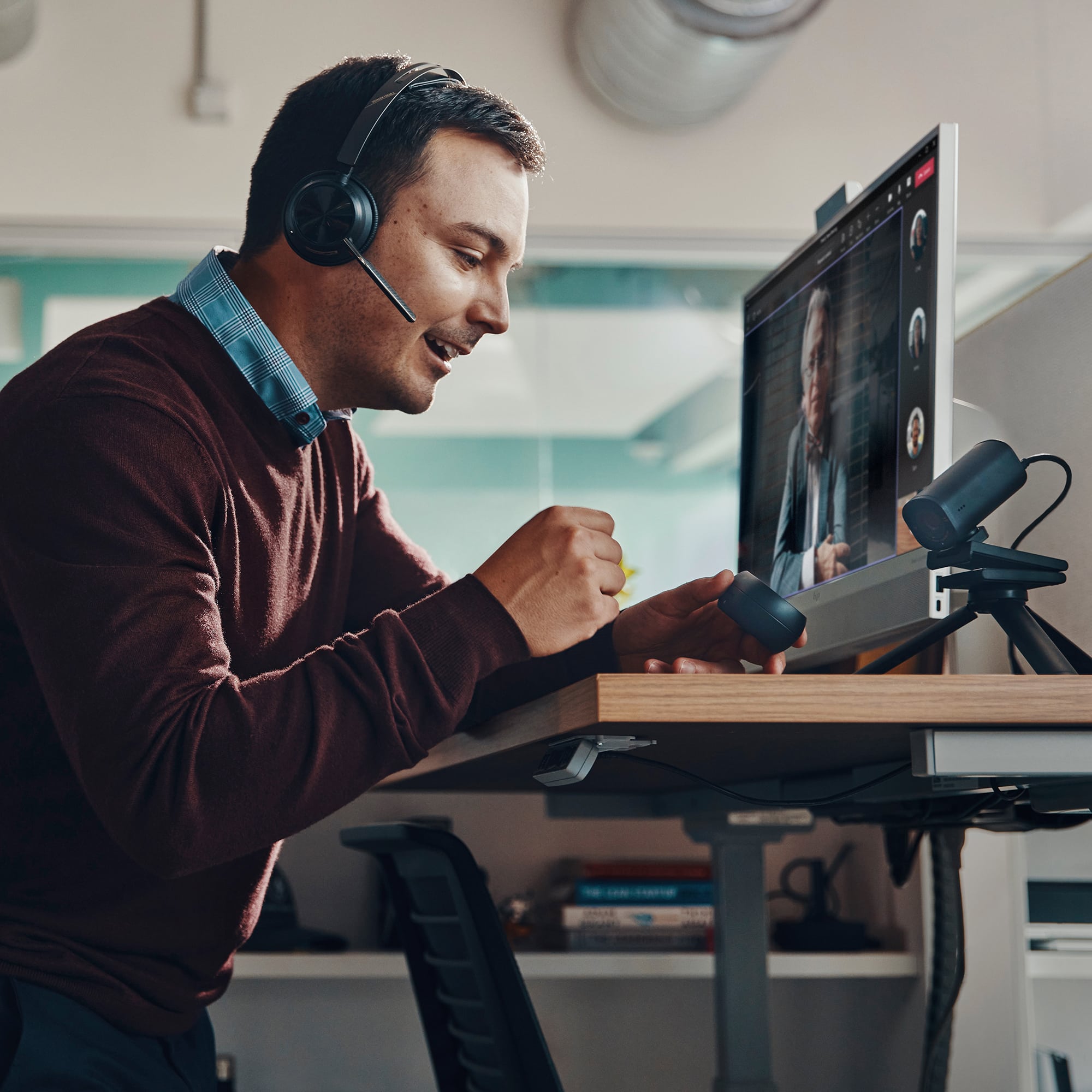 HP Poly Voyager Focus 2 USB-C-C Headset +USB-C/A Adapter - Afbeelding 3
