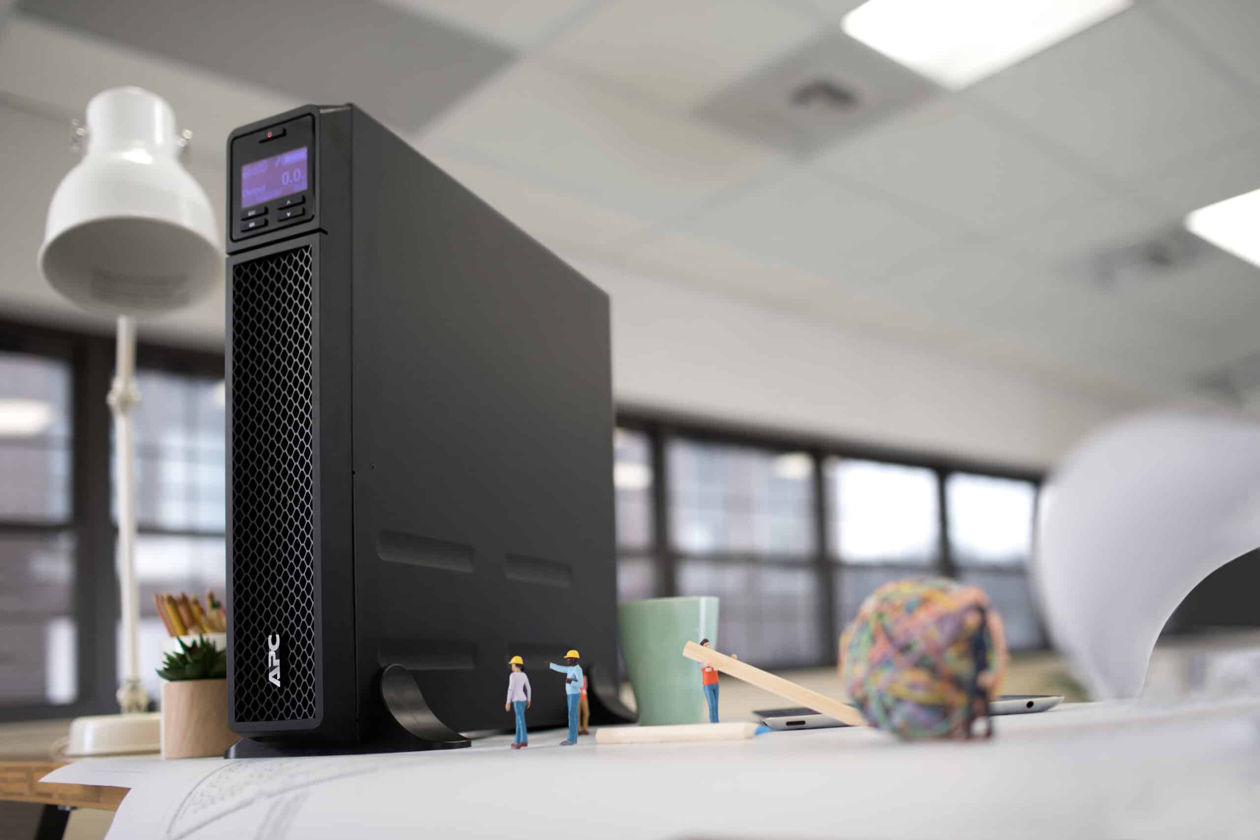 APC Smart-UPS On-Line SRT3000XLW-IEC - 3000VA, 6x C13, 2x C19 uitgang, 208V/230V input Stekkerdoos - Afbeelding 8