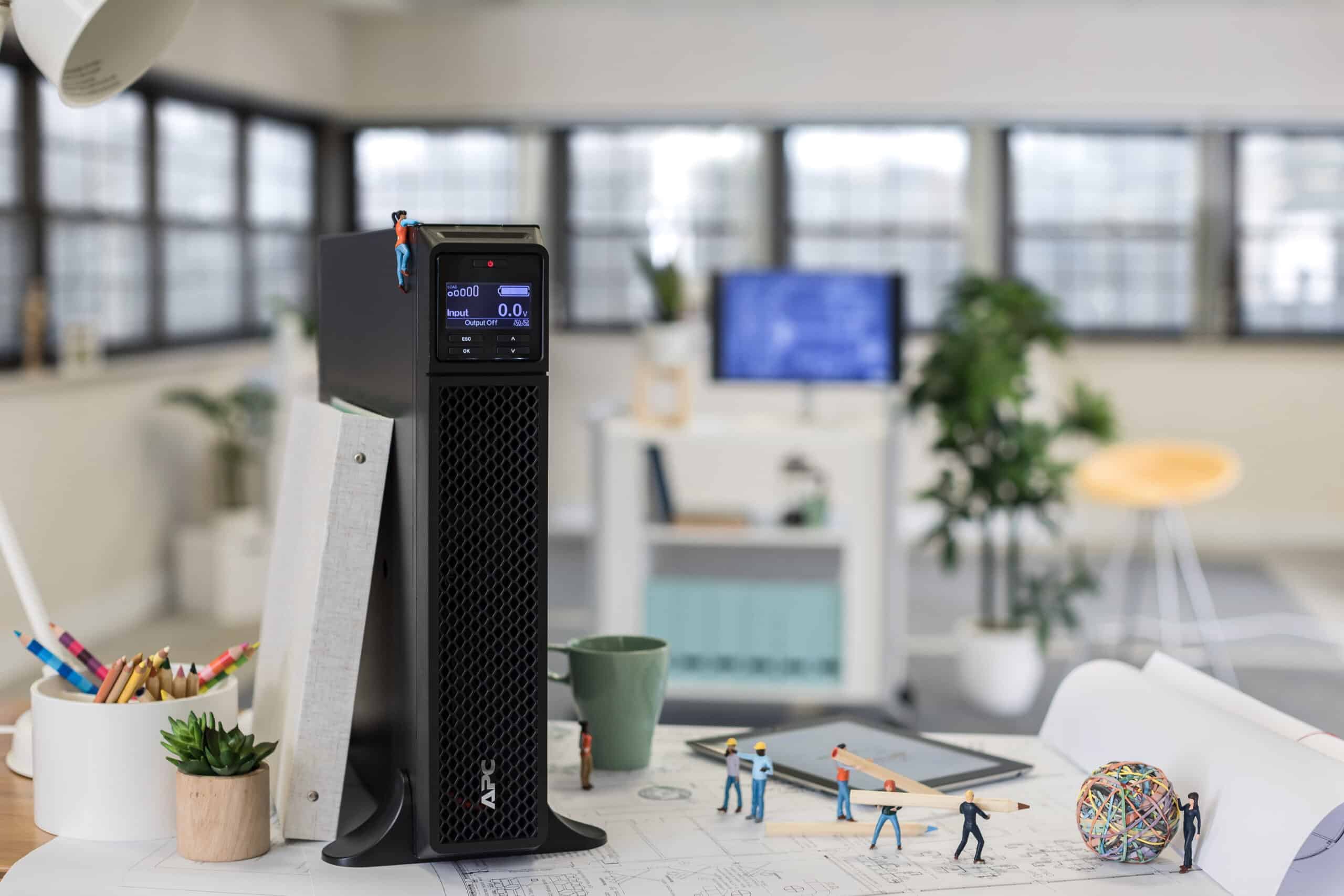 APC Smart-UPS On-Line SRT3000XLW-IEC - 3000VA, 6x C13, 2x C19 uitgang, 208V/230V input Stekkerdoos - Afbeelding 3