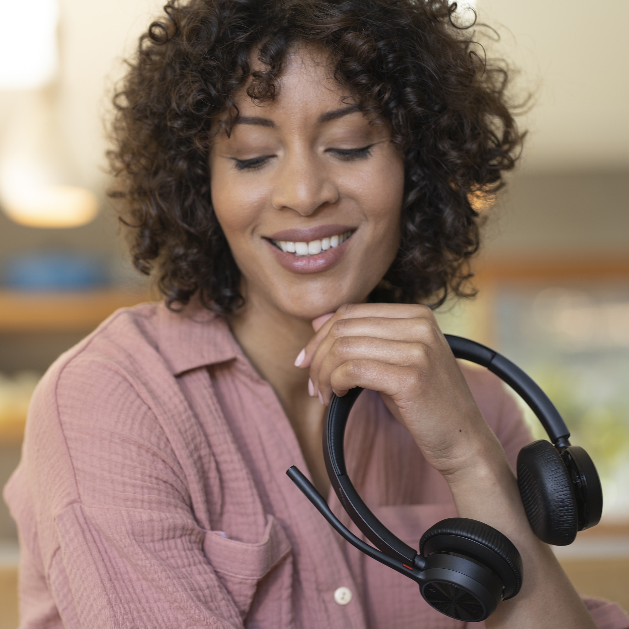 HP Poly Voyager 4320 USB-A Headset + BT700 dongle - Afbeelding 4