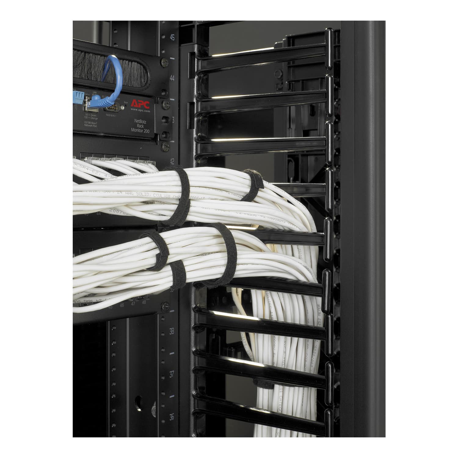 APC Valueline, verticale kabelmanager voor 2 & 4-stijls racks, 84"H X 6"B, dubbelzijdig met deuren - Afbeelding 6