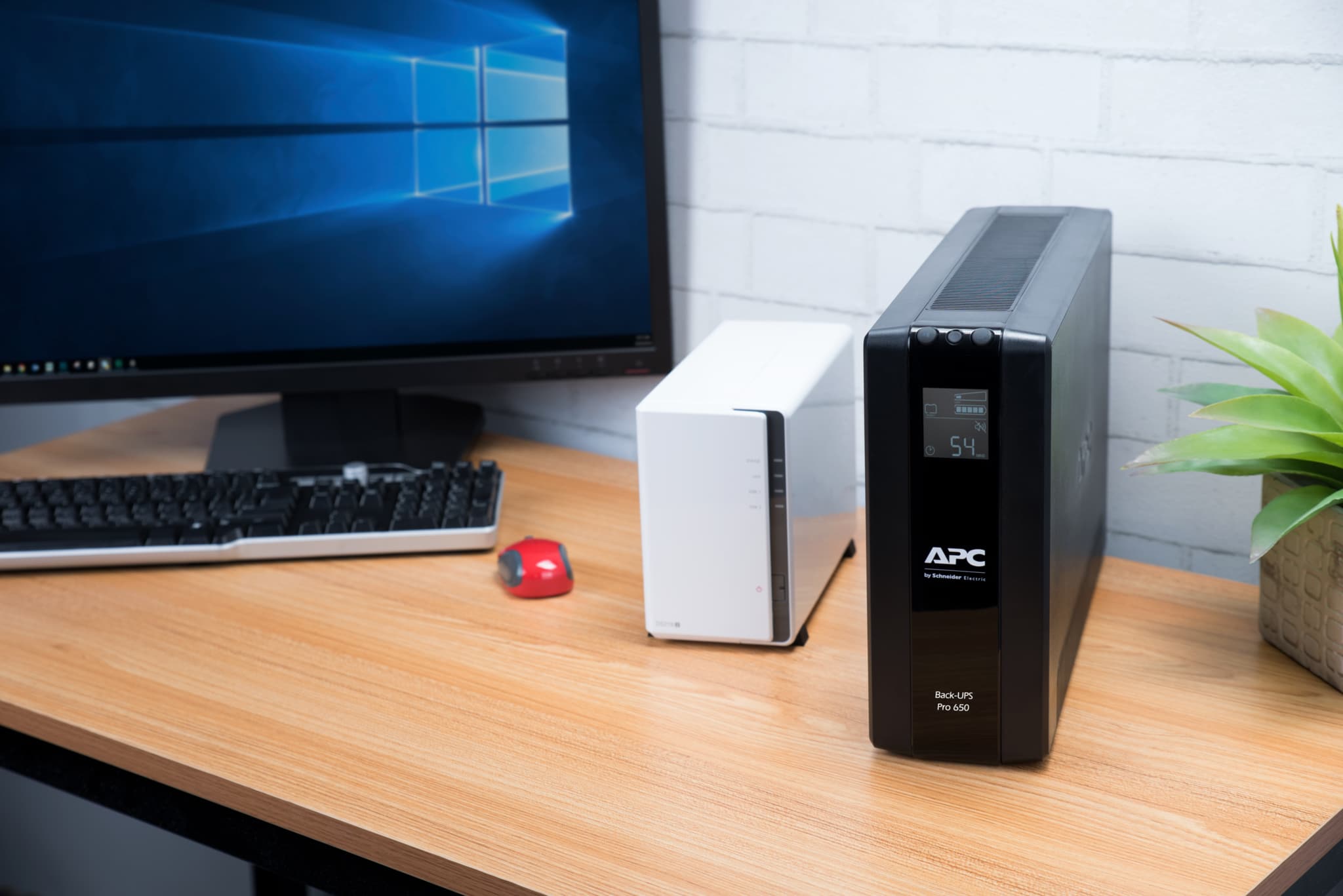 APC Back-UPS PRO BR650MI - Noodstroomvoeding, 6x C13 uitgang, USB, 650VA - Afbeelding 6