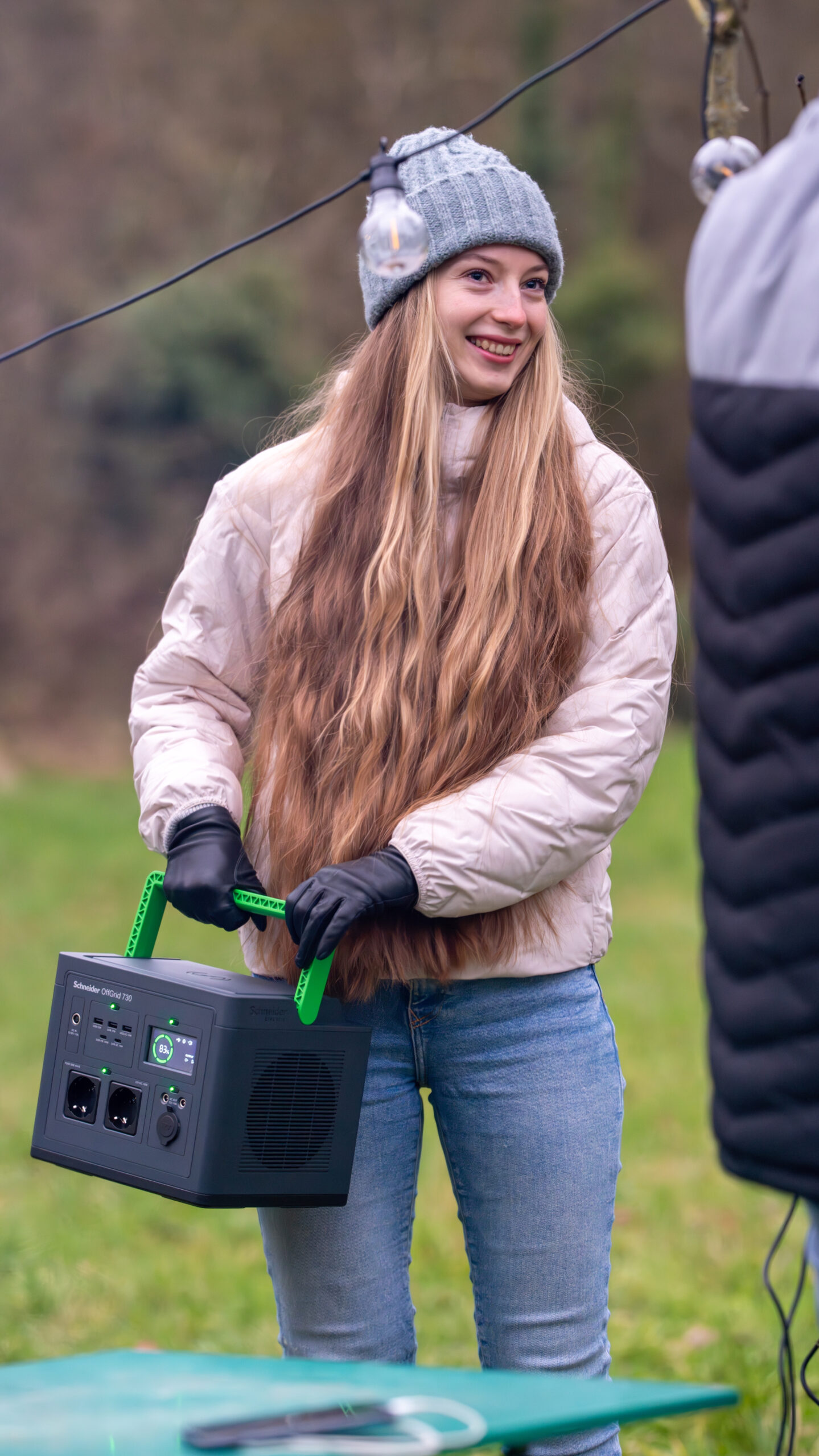 APC SE OffGrid Portable Power Station 730 - Li-Ion accu, LCD, 2x stopcontact, 3x USB-A, 2x USB-C, 3x 12V, draadloze lader - Afbeelding 5