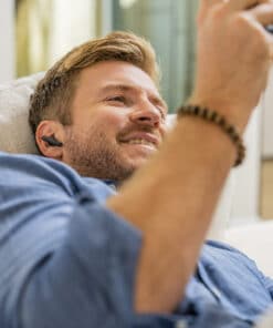 HP Poly Voyager Free 60 UC M Carbon Black Earbuds + BT700 USB-A-adapter + oplaadcase basis - Afbeelding 3