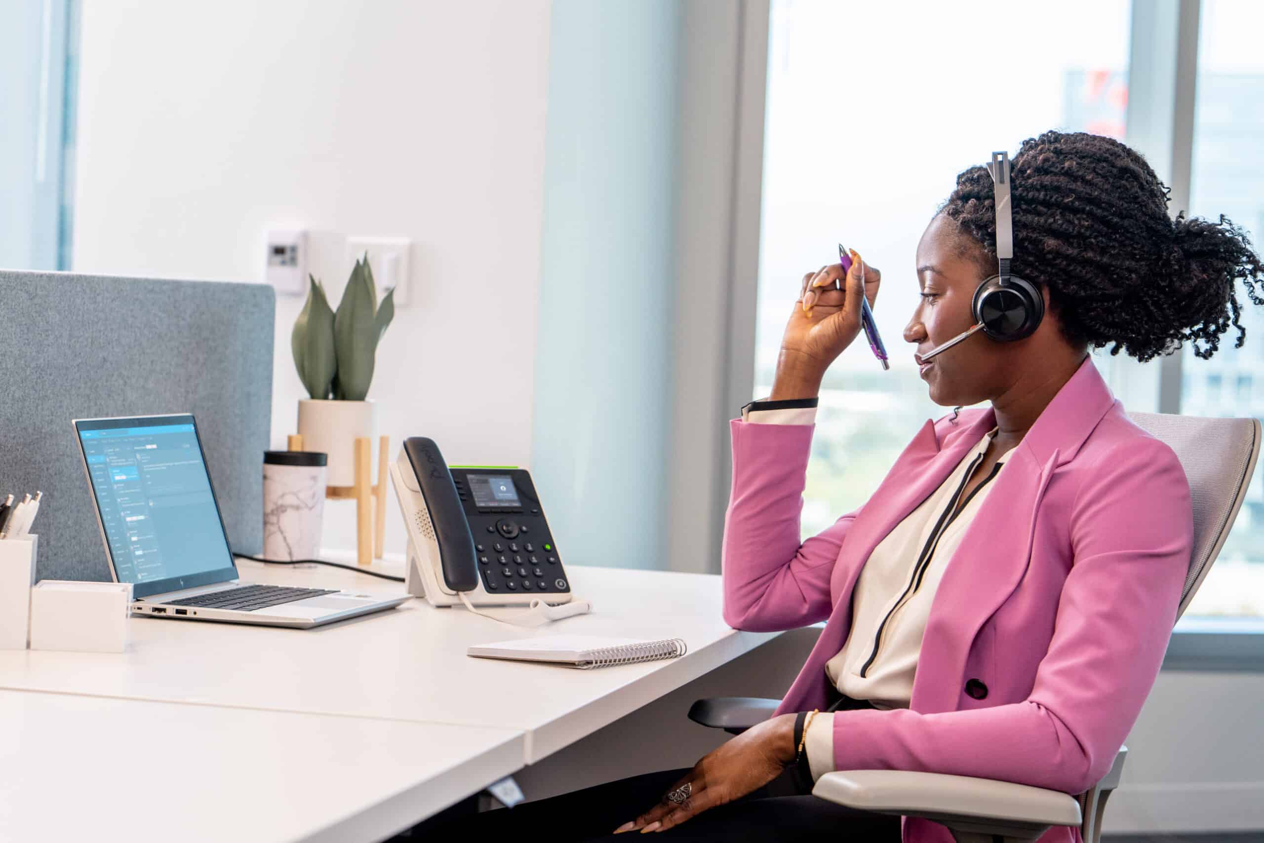 HP Poly Edge E220 IP-telefoon met PoE-ondersteuning - Afbeelding 2