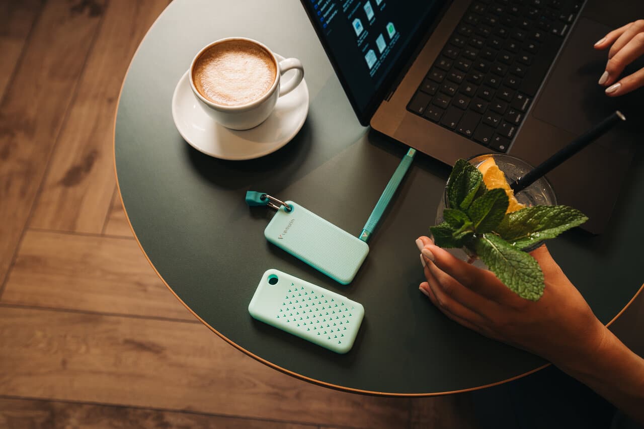 Verbatim Pocket SSD - Zomereditie Polar Blue met 2 rubberen hoezen (Zwart & Polar Blue) - 2TB - Afbeelding 2