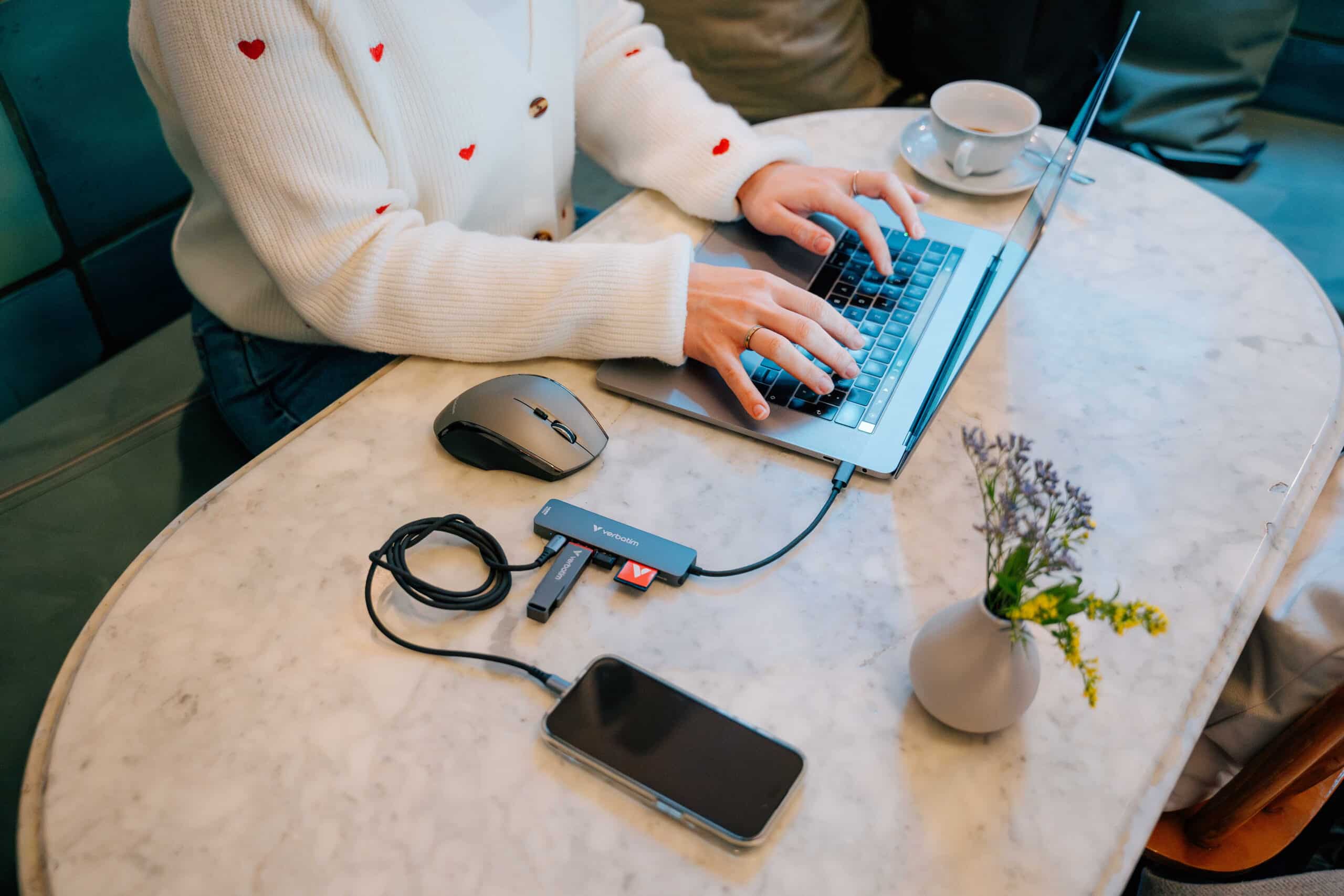 Verbatim USB-C essentiële multipoort hub 6 poorten: HDMI, USB-C PD, USB-A 3.2 Gen 1, USB-A, SD & microSD - Afbeelding 4
