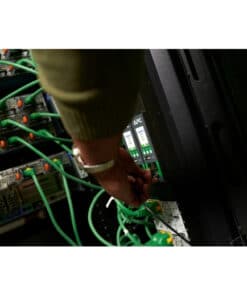 APC APDU10350SM - Switched & Metered-by-Outlet, 0U, 32A, 400V, (24x) C13/15 + (24x) C13/15/19/21, IEC60309 32A 3Fase stekker - Afbeelding 4