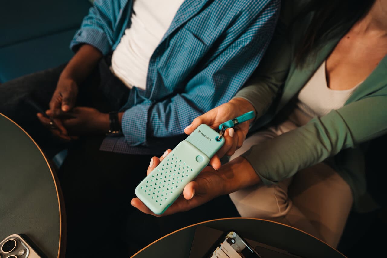 Verbatim Pocket SSD - Zomereditie Polar Blue met 2 rubberen hoezen (Zwart & Polar Blue) - 2TB - Afbeelding 3